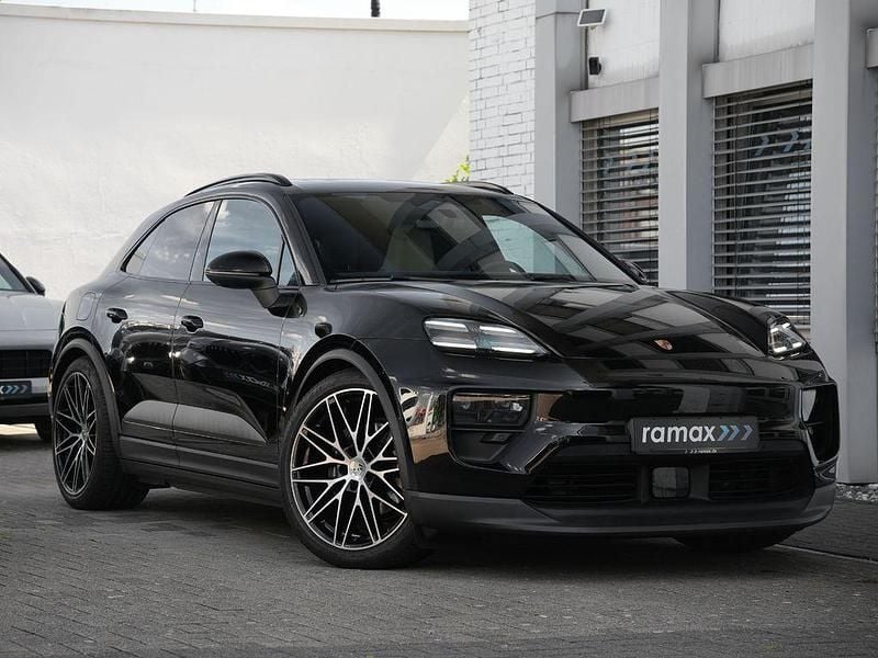 Schwarz Gebraucht 2025 Porsche Macan Turbo SUV | 118.500 € (Superpreis) - Bild 1/4