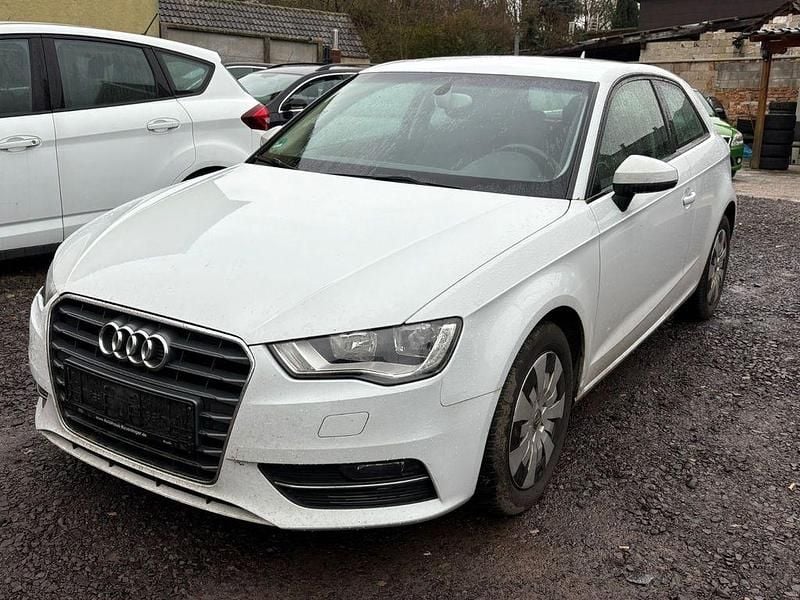 Gebraucht Audi A3 Attraction 105 PS (77 kW) 2014 Weiß Limousine