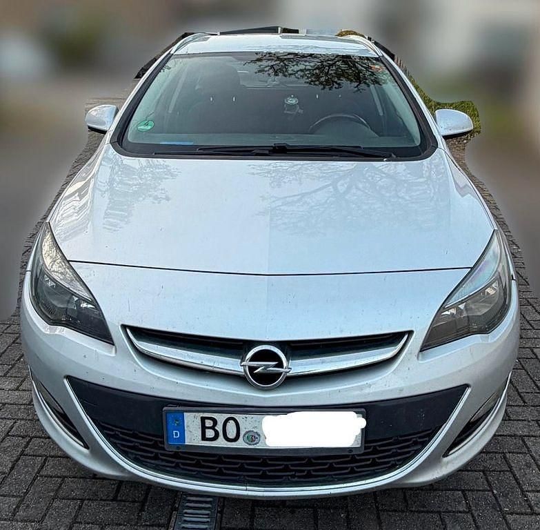 Gebraucht Opel Astra Edition 110 PS (80 kW) 2013 Silber Kombi