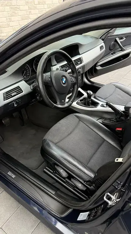 Gebraucht BMW 320 177 PS (130 kW) 2009 Blau Kombi