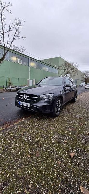 Schwarz Gebraucht 2021 Mercedes GLC300e SUV | 29.900 € (Guter Preis) - Bild 1/4