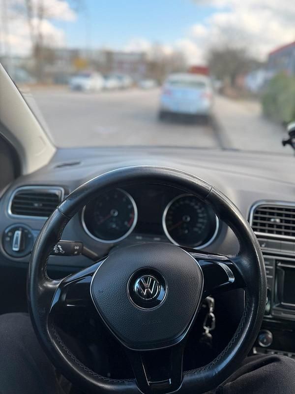 Gebraucht VW Polo Sound 75 PS (55 kW) 2017 Schwarz Kleinwagen