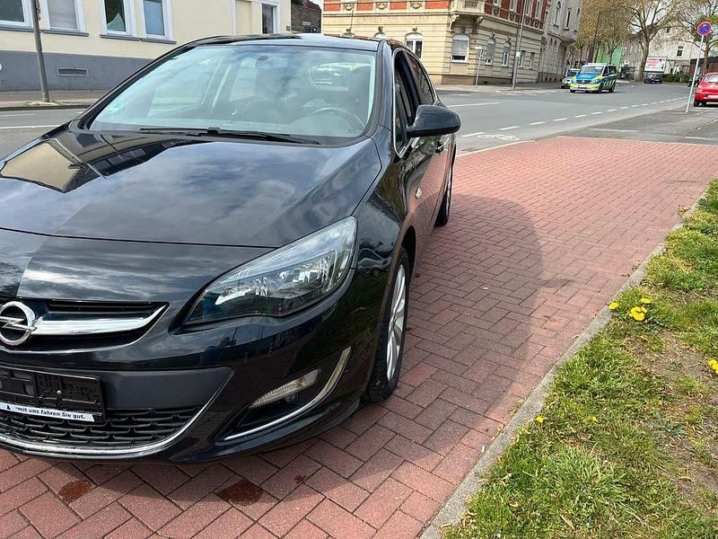 Gebraucht Opel Astra Exklusiv 140 PS (102 kW) 2015 Schwarz Limousine