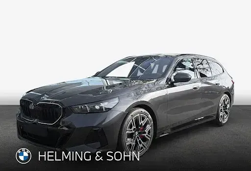 Neu BMW 540 Comfort Edition 340 PS (250 kW) 2026 Grau Kombi