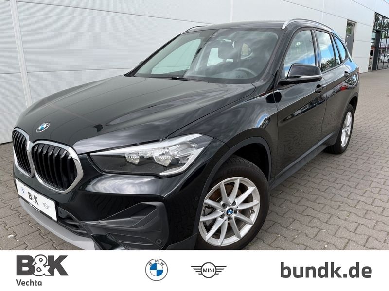 Saphirschwarz metallic Gebraucht 2020 BMW X1 Advantage SUV | 32.450 € (Teuer) - Bild 1/4