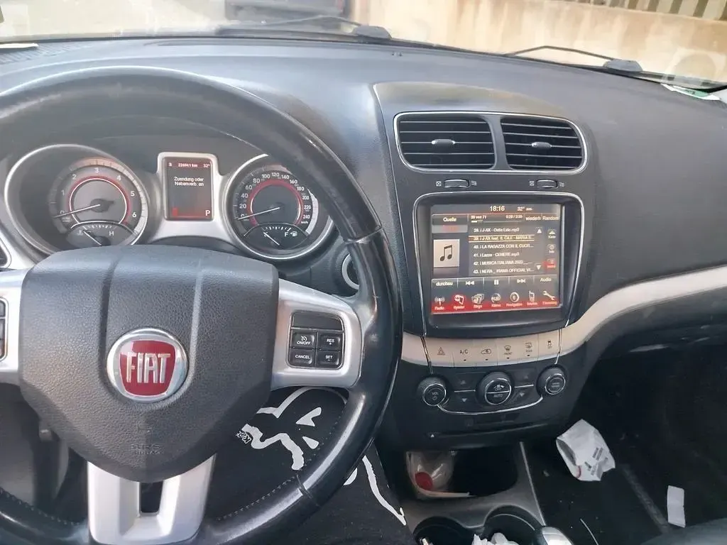 Gebraucht Fiat Freemont 170 PS (125 kW) 2012 Grau SUV