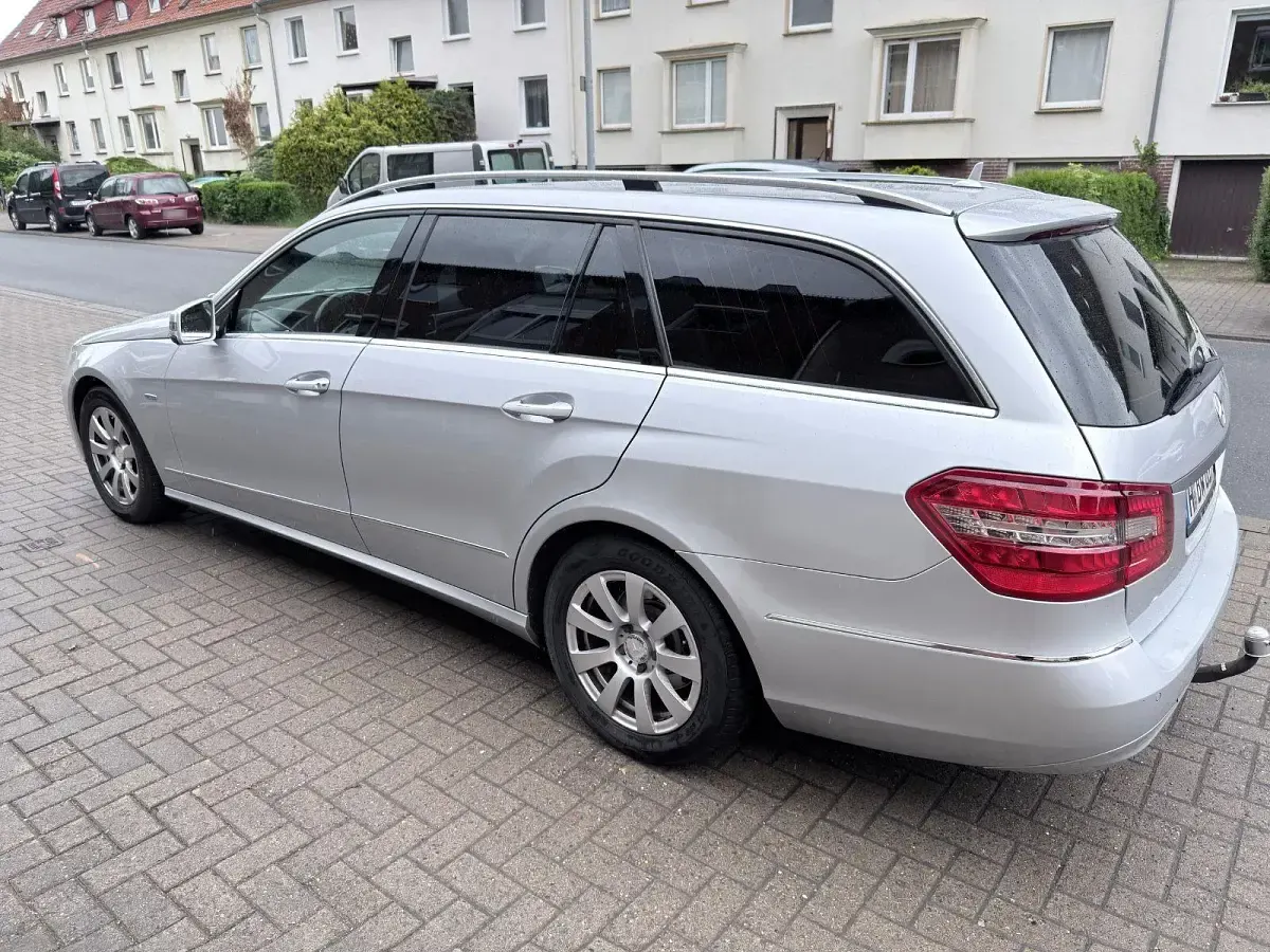 Gebraucht Mercedes E220 Avantgarde 170 PS (125 kW) 2009 Silber Kombi