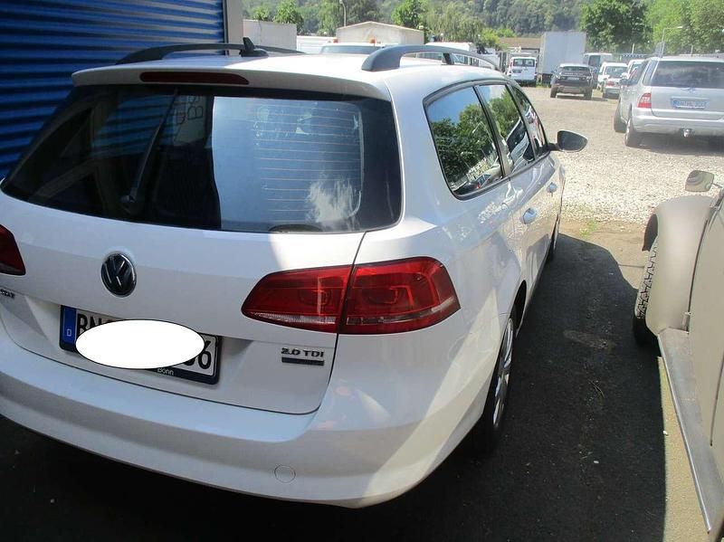 Gebraucht VW Passat Trendline 140 PS (102 kW) 2012 Candyweiß Kombi