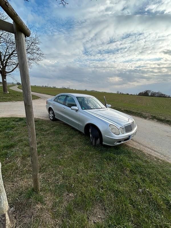 Gebraucht Mercedes E270 Classic 177 PS (130 kW) 2003 Silber Limousine