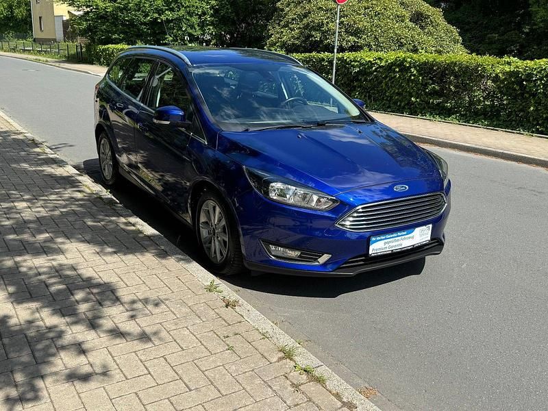 Gebraucht Ford Focus Titanium 125 PS (91 kW) 2017 Blau Kombi