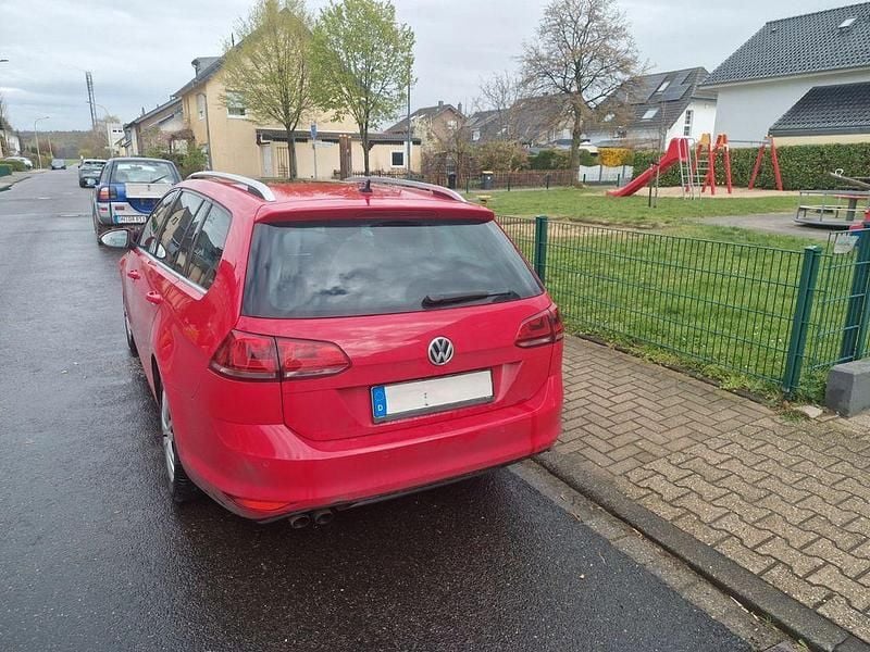 Gebraucht VW Golf VII Highline 125 PS (91 kW) 2017 Rot Kombi