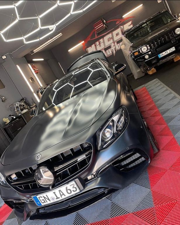 Schwarz Gebraucht 2017 Mercedes E63S AMG AMG Limousine | 69.900 € (Teuer) - Bild 1/4
