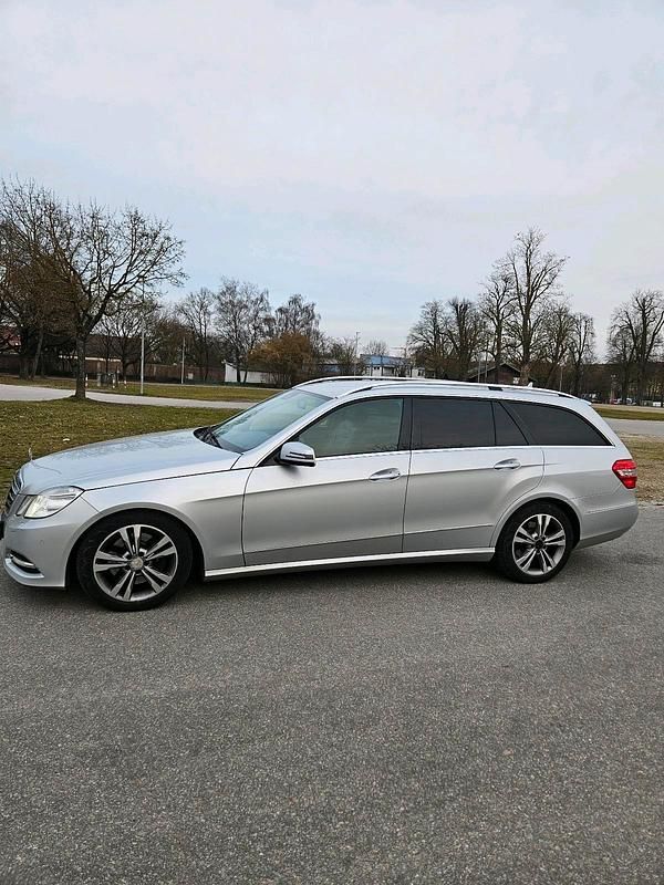 Gebraucht Mercedes E250 204 PS (150 kW) 2011 Grau Kombi