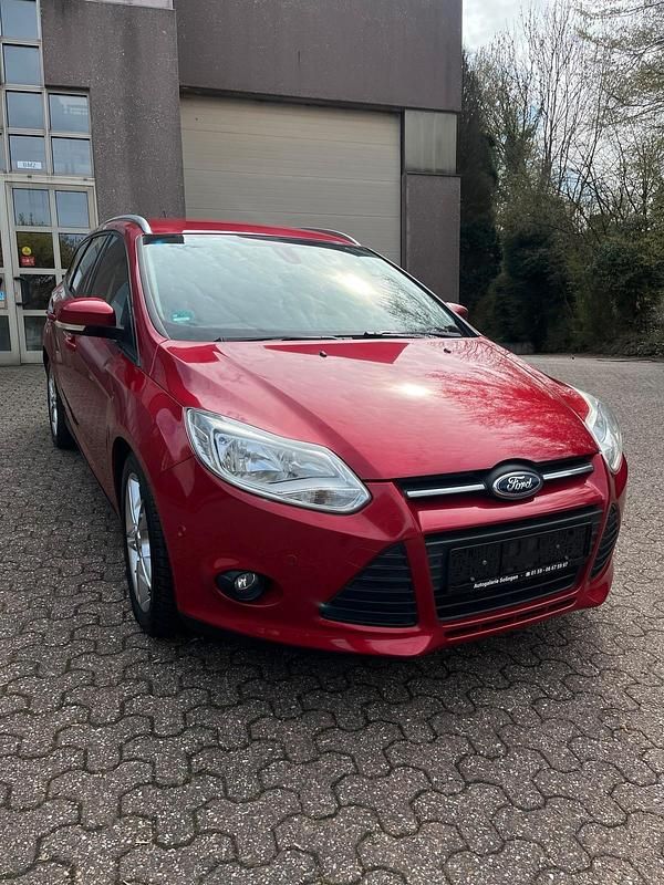Gebraucht Ford Focus 125 PS (91 kW) 2013 Rot Kombi
