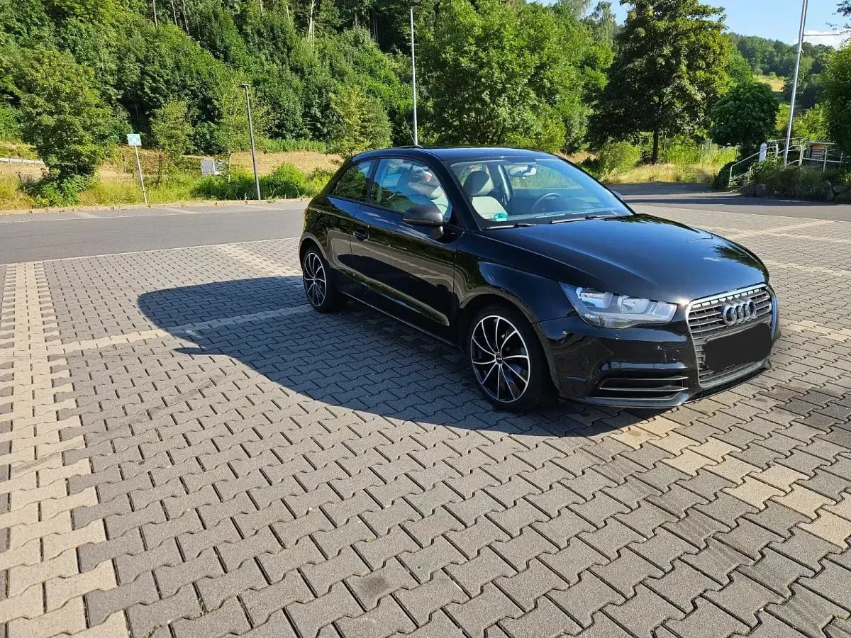 Gebraucht Audi A1 86 PS (63 kW) 2013 Schwarz Kleinwagen