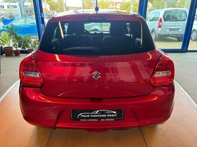 Gebraucht Suzuki Swift Comfort 111 PS (81 kW) 2017 Rot Kleinwagen
