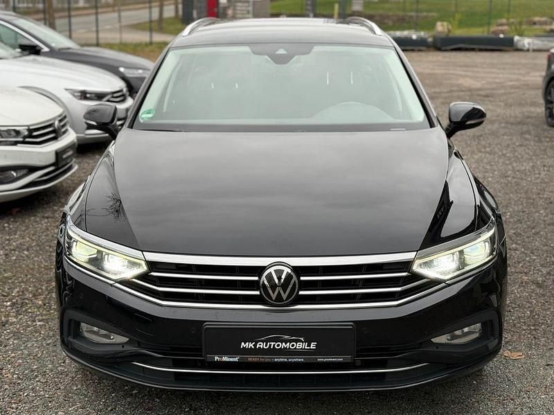 Gebraucht VW Passat 150 PS (110 kW) 2022 Schwarz Limousine