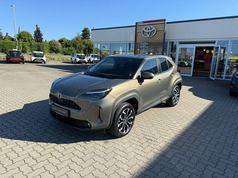 Gold Gebraucht 2022 Toyota Yaris Cross Team SUV | 22.750 € (Guter Preis) - Bild 1/4