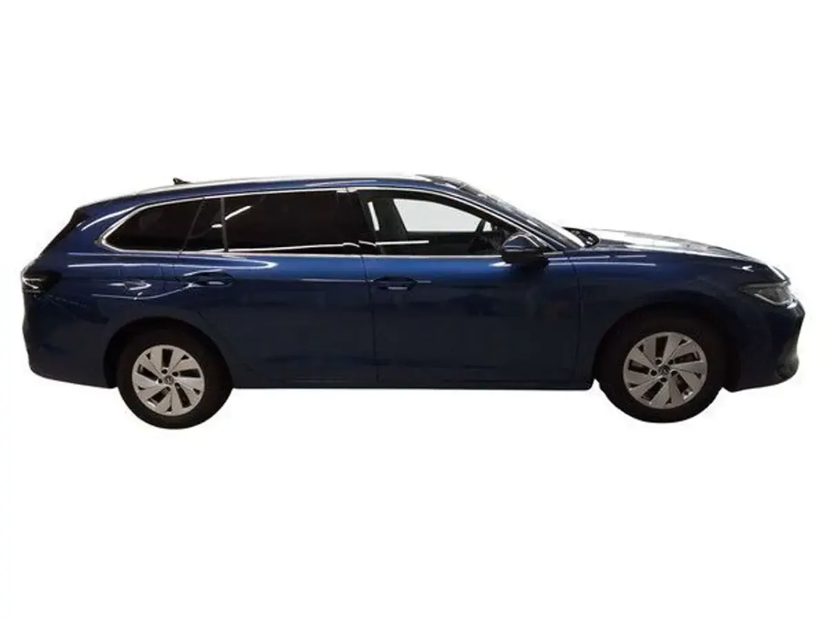 Używany VW Passat Elegance 150 KM (110 kW) 2025 Niebieski Kombi