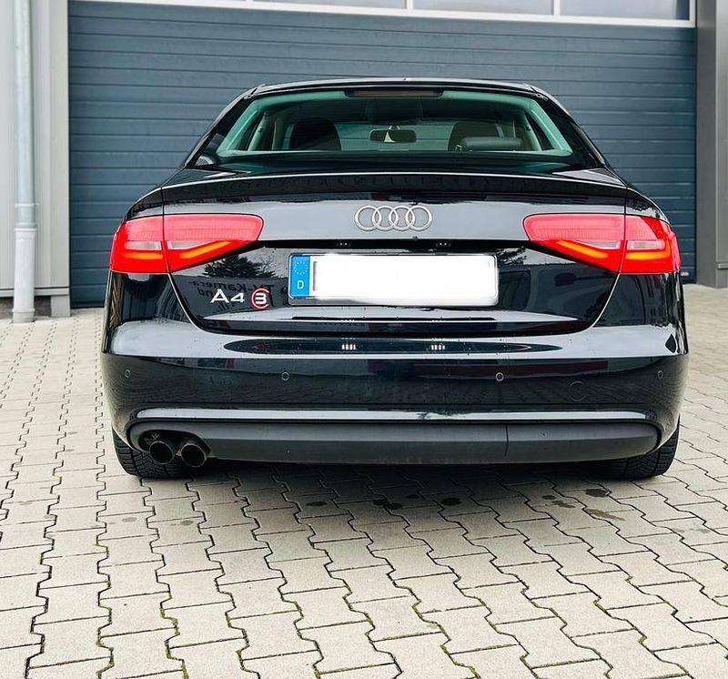 Gebraucht Audi A4 Ambiente 170 PS (125 kW) 2012 Schwarz Limousine
