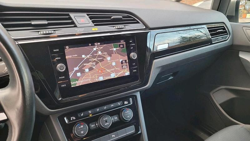 Używany VW Touran 110 KM (80 kW) 2017 Beżowy Minivan