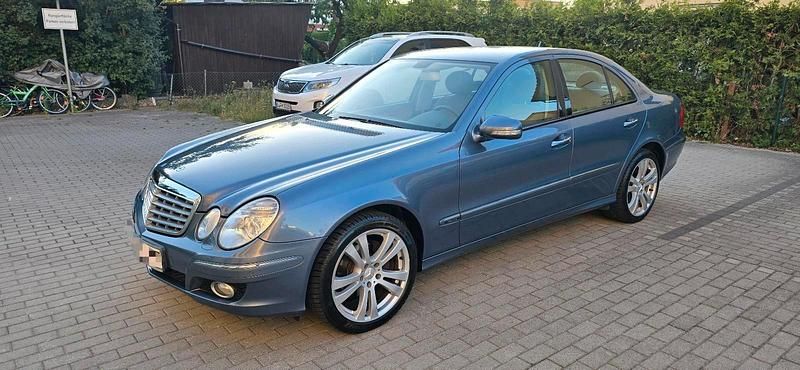 Blau Gebraucht 2007 Mercedes E280 Limousine | 7.300 € (Fairer Preis) - Bild 1/4