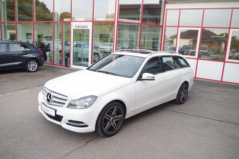 Weiß Gebraucht 2013 Mercedes C180 Avantgarde Limousine | 9.590 € (Guter Preis) - Bild 1/4