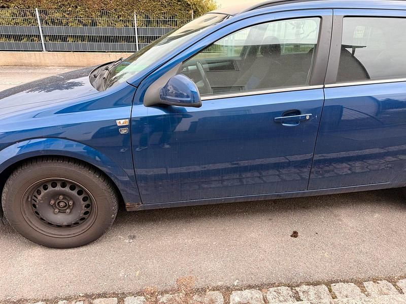 Gebraucht Opel Astra 110 PS (80 kW) 2010 Blau Kombi