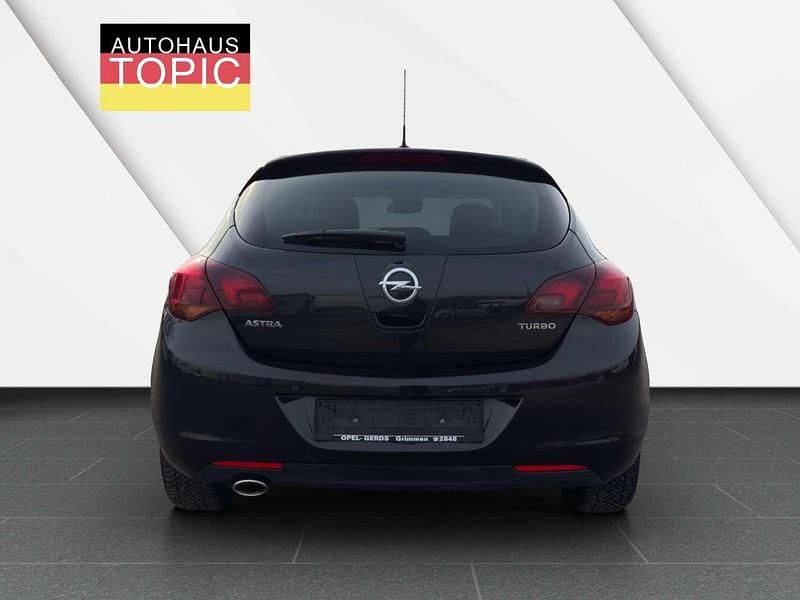 Gebraucht Opel Astra Innovation 140 PS (102 kW) 2011 Karbonschw graphitschw midnigh Kleinwagen