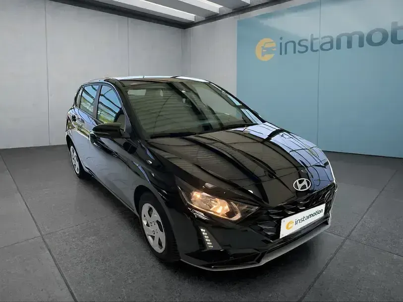 Gebraucht Hyundai i20 101 PS (74 kW) 2025 Schwarz Kleinwagen