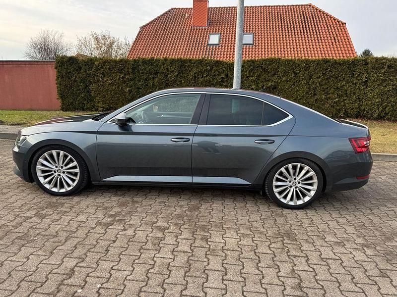 Gebraucht Skoda Superb Ambition 190 PS (139 kW) 2018 Grau Limousine