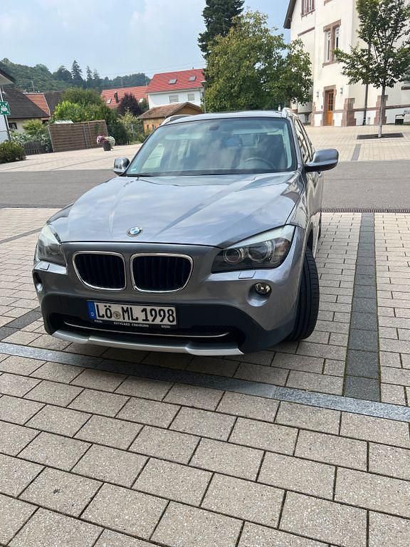 Grau Gebraucht 2012 BMW X1 SUV | 7.150 € (Guter Preis) - Bild 1/4