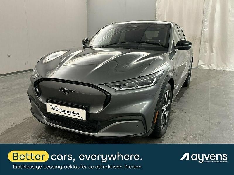 Lackierung: carbonizedgrau Gebraucht 2021 Ford Mustang Mach-E SUV | 31.980 € (Superpreis) - Bild 1/4