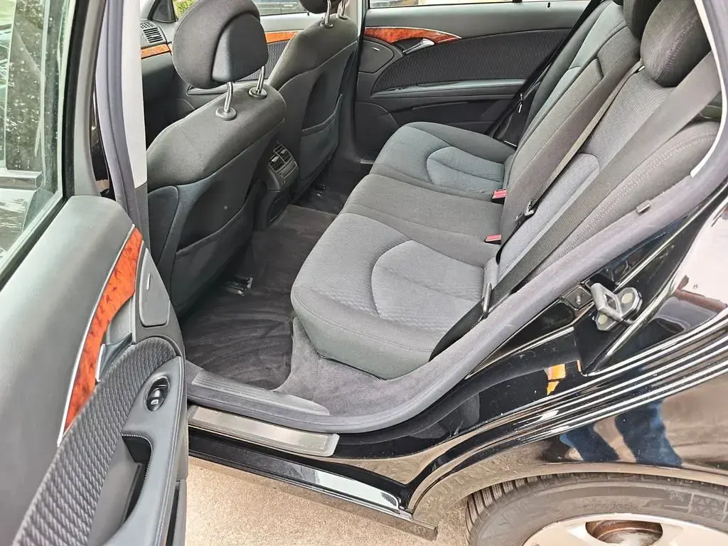 Gebraucht Mercedes E240 Classic 177 PS (130 kW) 2004 Schwarz Limousine