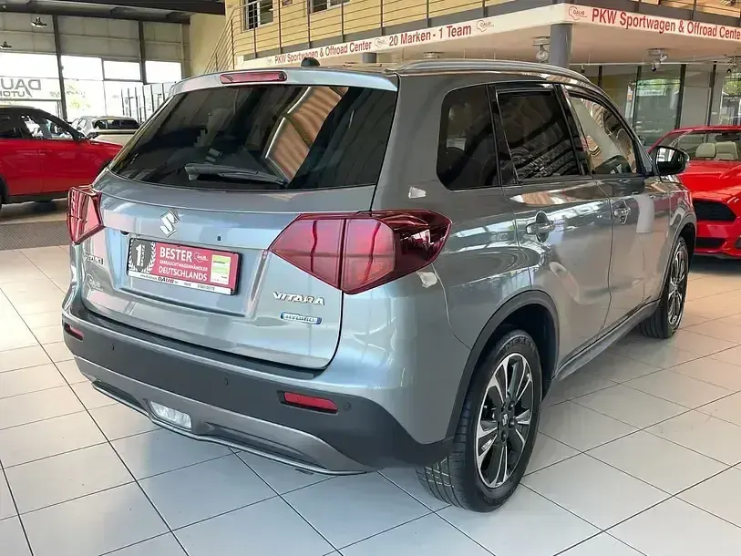 Gebraucht Suzuki Vitara Comfort+ 129 PS (94 kW) 2023 Galactic gray metallic SUV