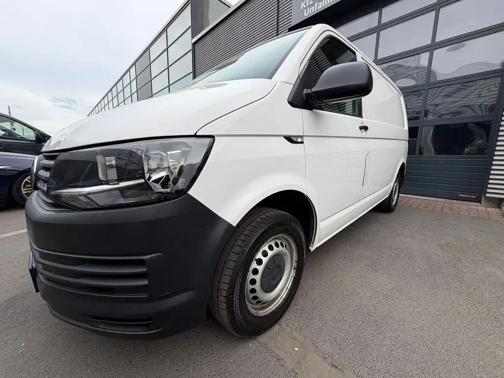 Gebraucht VW Transporter 102 PS (75 kW) 2018 Weiß Van