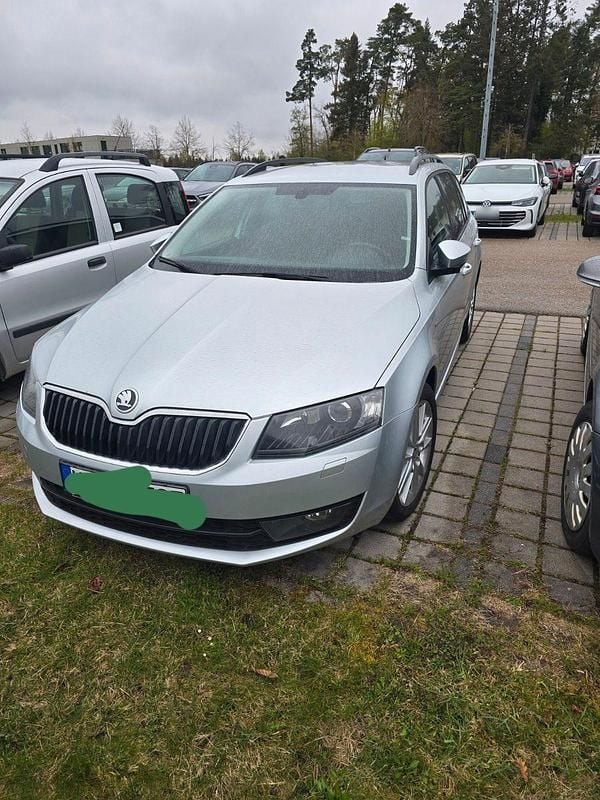 Usado Skoda Octavia Joy 150 HP (110 kW) 2016 Cinzento Citadino