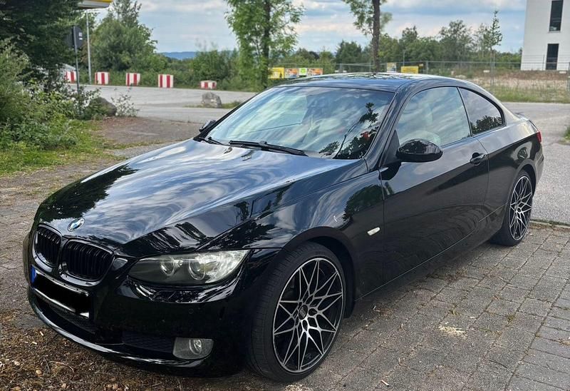 Schwarz Gebraucht 2008 BMW 320 Sport Line Coupé | 4.300 € (Superpreis) - Bild 1/4
