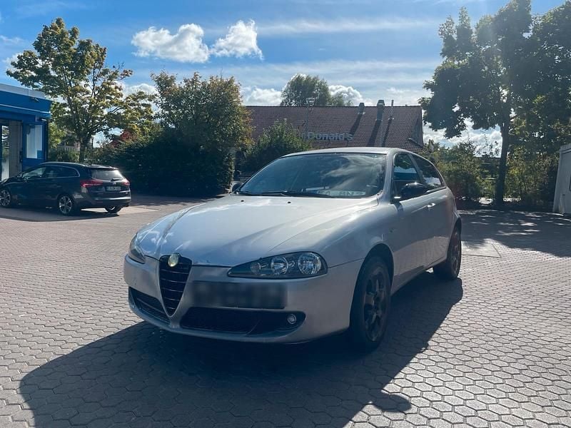 Silber Gebraucht 2007 Alfa Romeo 147 Kleinwagen | 1.300 € - Bild 1/4