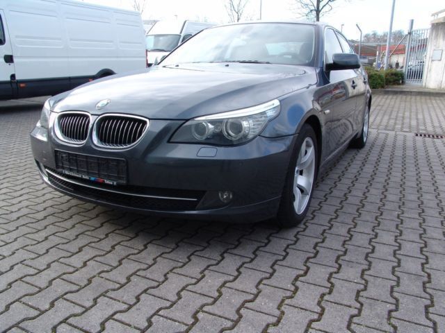 Gebraucht BMW 523 190 PS (139 kW) 2007 Grau metallic Limousine