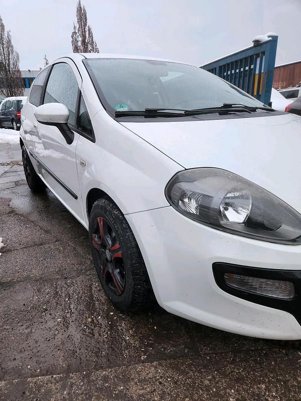 Gebraucht Fiat Grande Punto 77 PS (56 kW) 2011 Weiß Kleinwagen