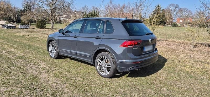 Gebraucht VW Tiguan 150 PS (110 kW) 2017 Grau SUV
