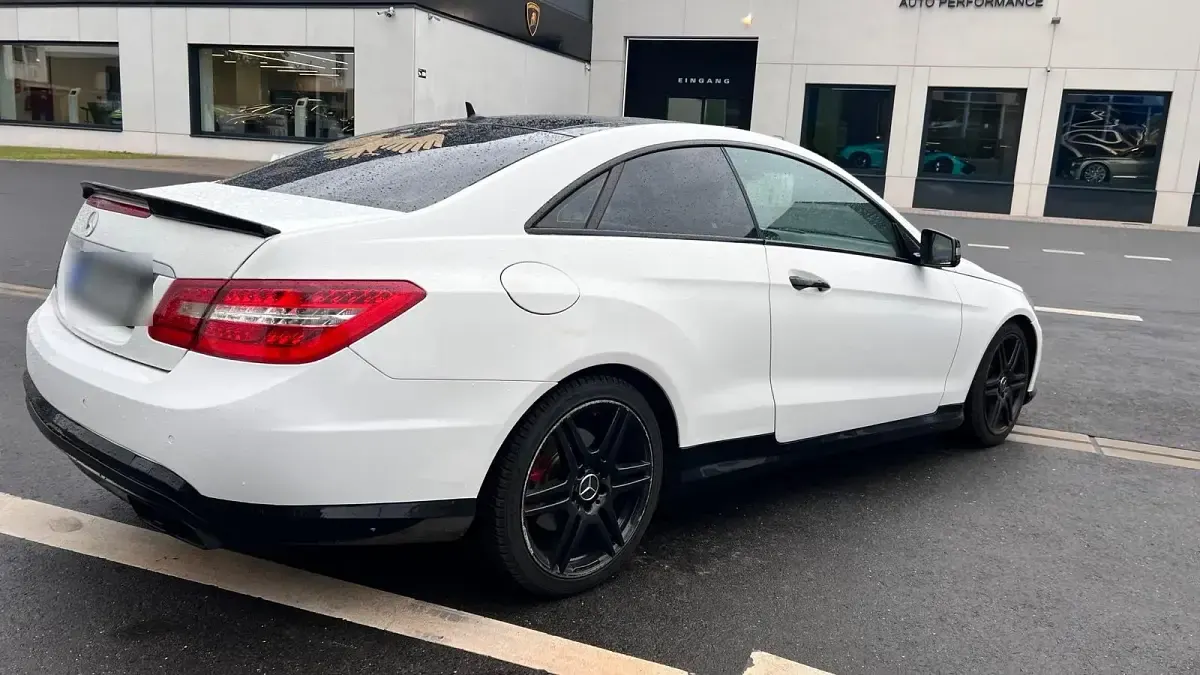 Używany Mercedes E350 AMG 231 KM (169 kW) 2010 Biały Coupe