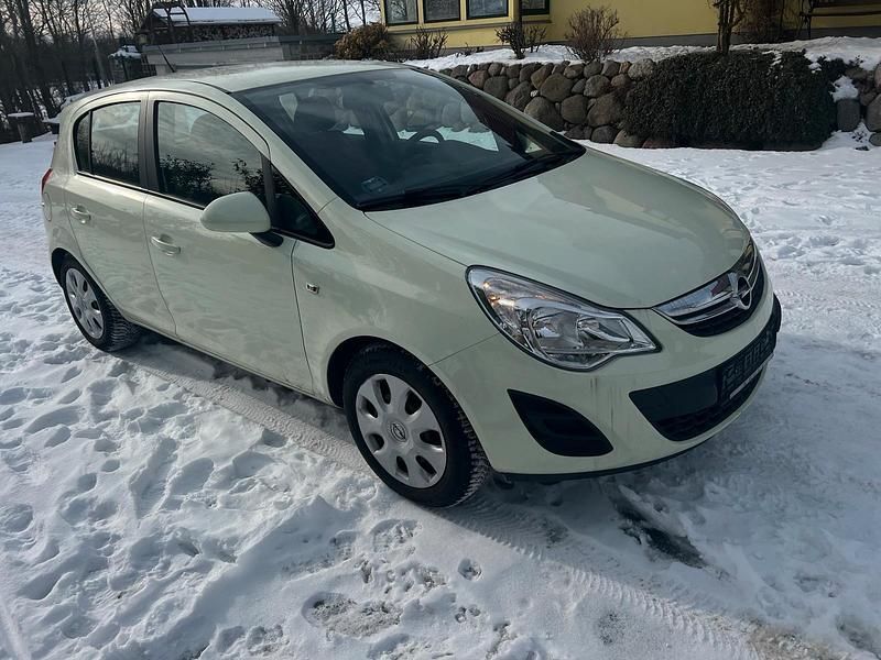 Gebraucht Opel Corsa 75 PS (55 kW) 2013 Weiß Kleinwagen