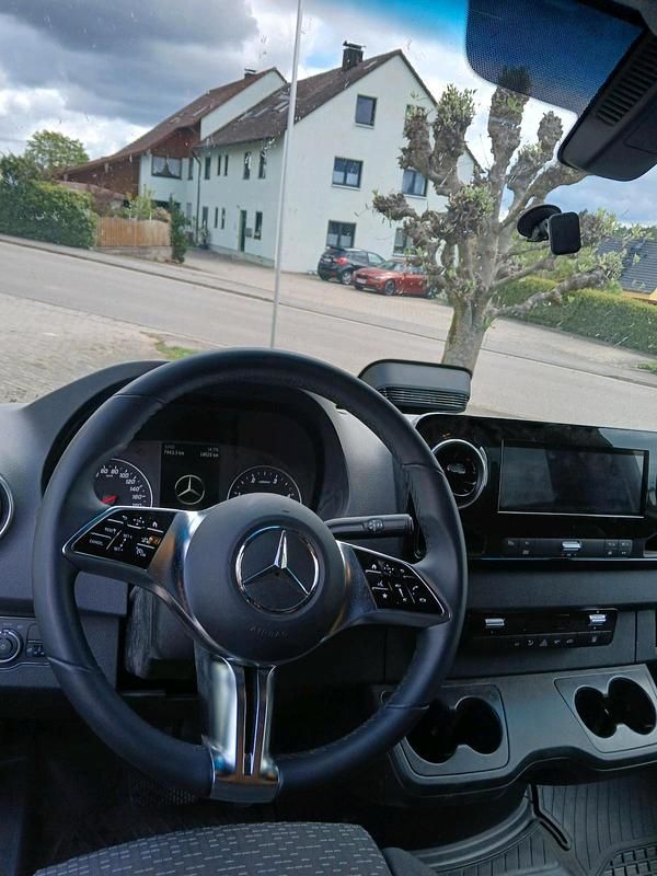 Schwarz Gebraucht 2024 Mercedes Sprinter Van | 57.000 € - Bild 1/4