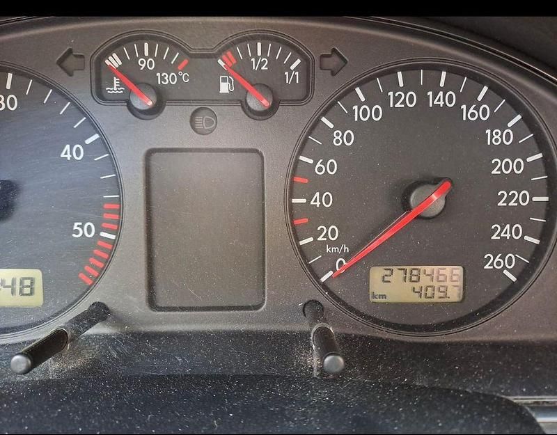 Second-hand VW Passat Basis 90 CP (66 kW) 2000 Argintiu Break