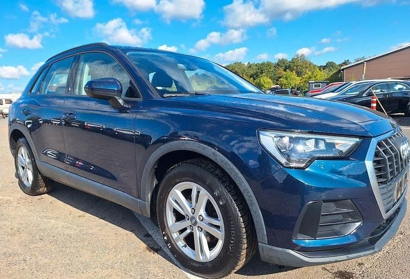 Blau Gebraucht 2019 Audi Q3 Comfort SUV | 17.990 € (Guter Preis) - Bild 1/4