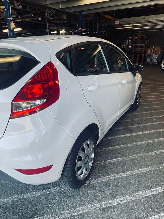 Gebraucht Ford Fiesta Trend 75 PS (55 kW) 2009 Weiß Kleinwagen