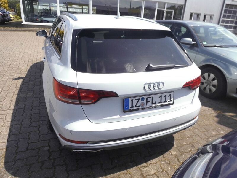 Gebraucht Audi A4 Sport 190 PS (139 kW) 2018 Gletscherweiß metallic Kombi