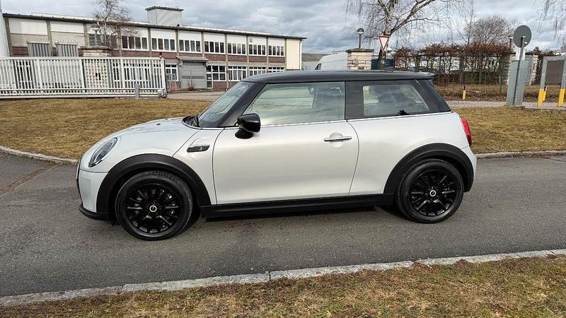 Gebraucht Mini Cooper SE Classic 135 kW (184 PS) 2022 Weiß Kleinwagen
